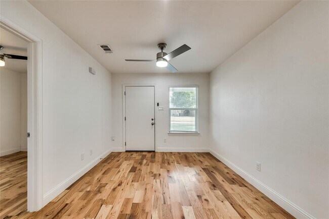 Foto del edificio - 3827 Dismount St