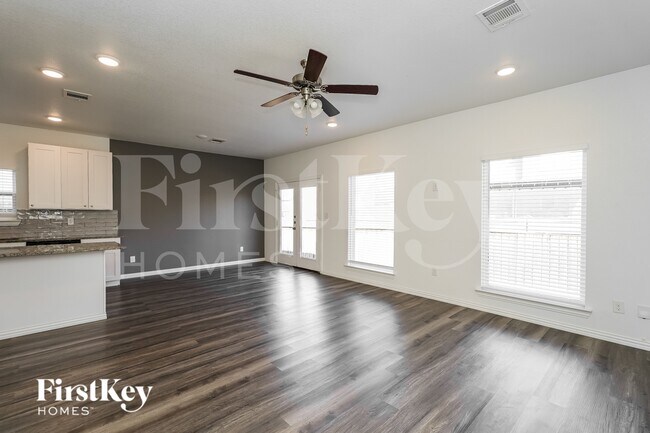 Foto del edificio - 7308 Parkside Pl Dr