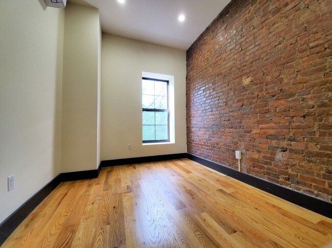 Building Photo - 758 Putnam Ave