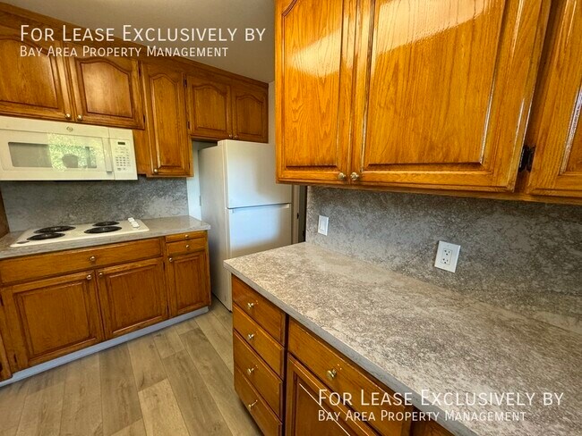 Foto del edificio - Beautiful and Large 3BR/2BA Duplex with ga...