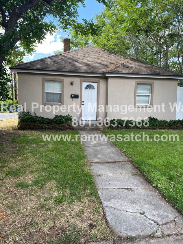 Primary Photo - 4 Bedroom 1.5 bathroom single family home