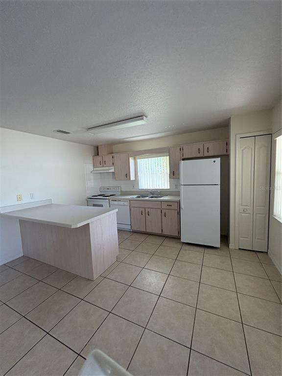 Foto del edificio - 99 Fieldstone Ln