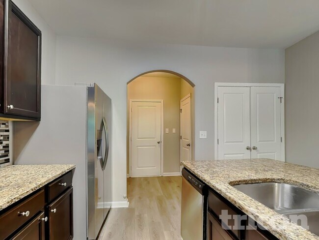 Building Photo - 177 Magnaview Dr