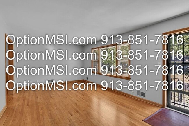 Building Photo - Remodeled home in Raytown!