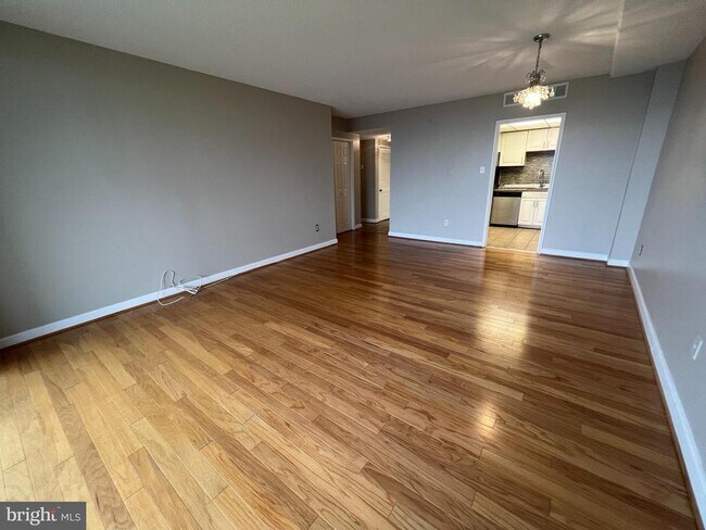 Foto del edificio - 6301 Stevenson Ave