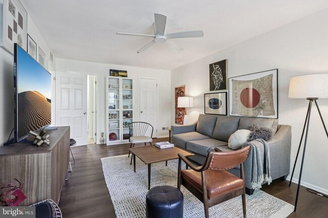 Foto del edificio - 2706 Wimbledon Way