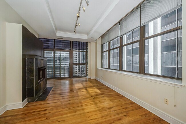 Foto del edificio - 212 W Washington St