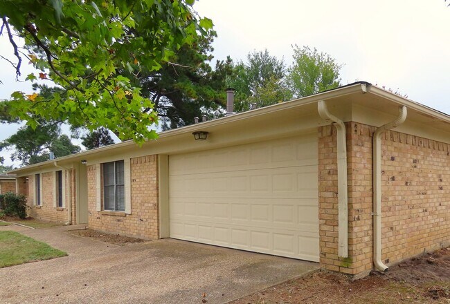 Building Photo - South Tyler! Lovely 3 Bedroom, 2 Bath Dupl...