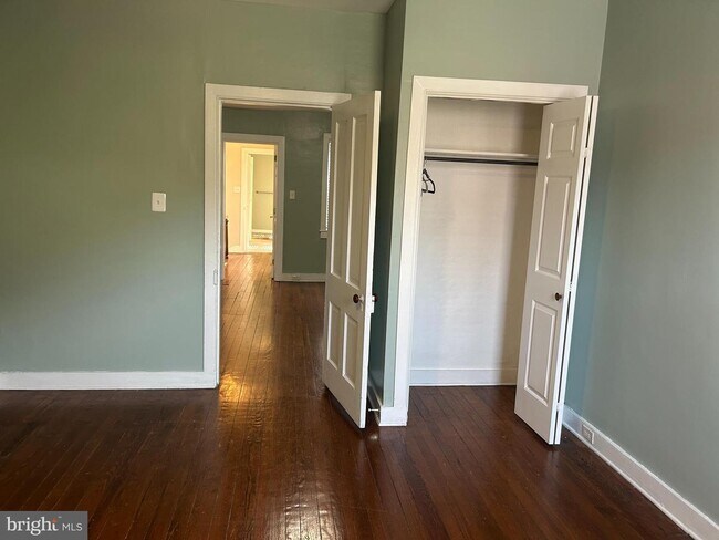 Building Photo - 124 W Hamburg St