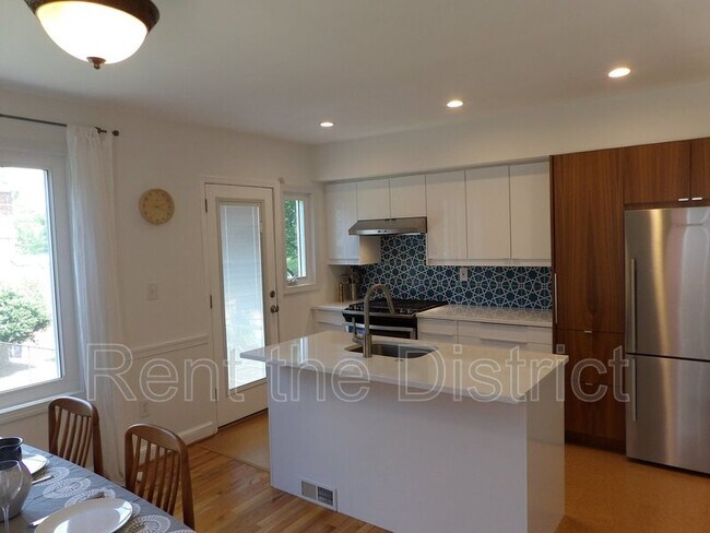 Building Photo - 4803 8th St NE