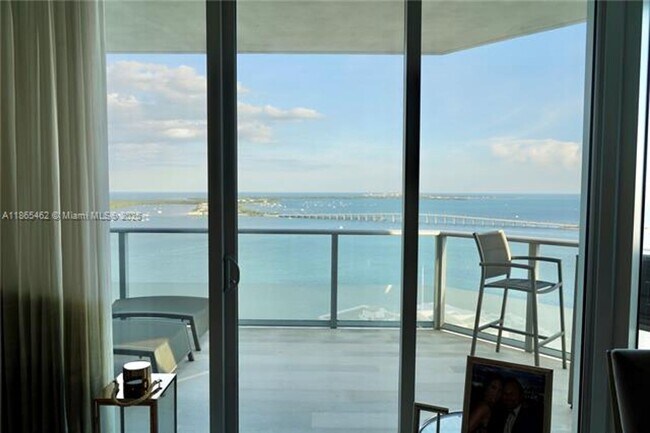 Foto del edificio - 1300 Brickell Bay Dr