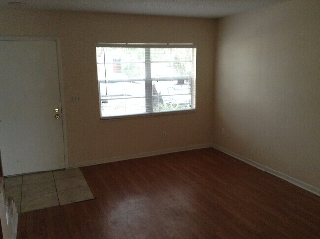 Foto del edificio - Convenient 2 Bedroom Townhome Near UCF & Full Sail – Available Now!