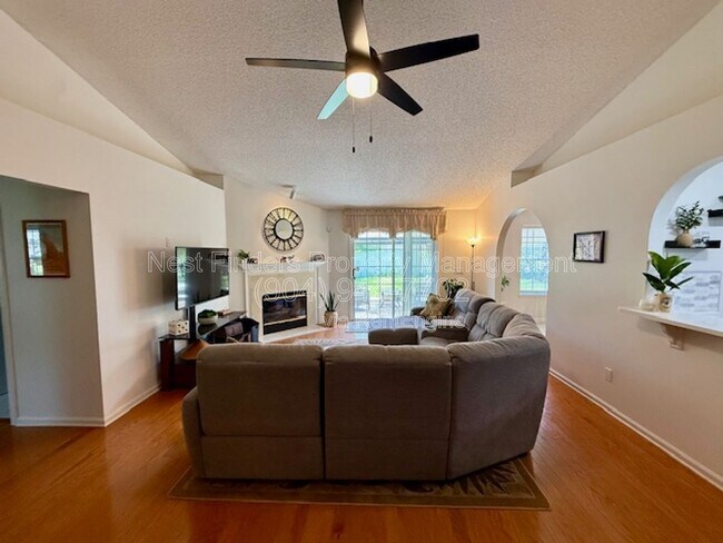 Foto del edificio - 5524 Hidden Ridge Dr