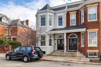 Building Photo - 305 N Vine St