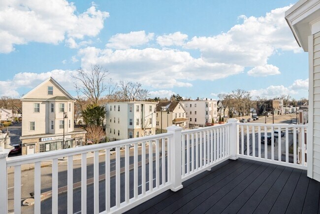 Foto del edificio - 559 Hyde Park Ave