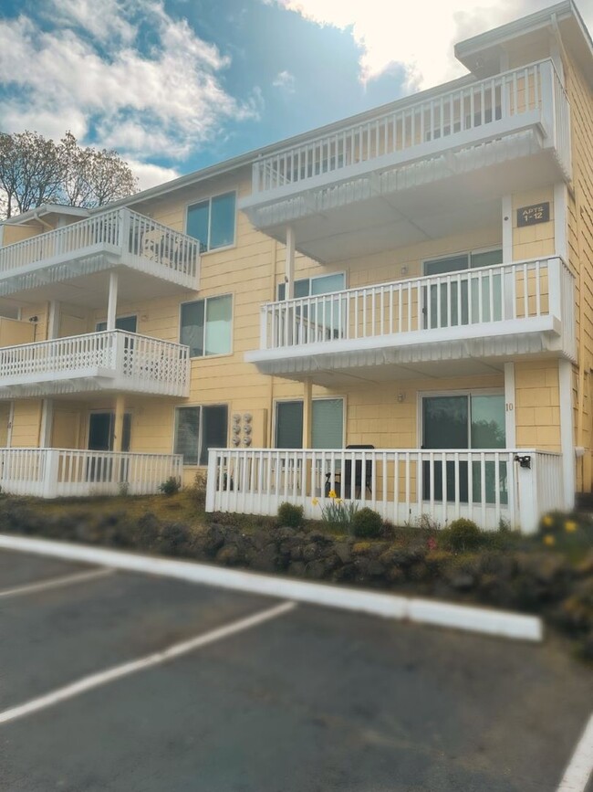 Interior Photo - Harborview East