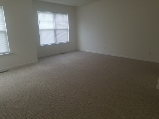 Building Photo - 330 Gilman Ln