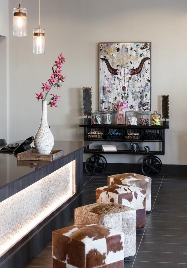 Building Photo - Really Cool 2 Bed Apartment