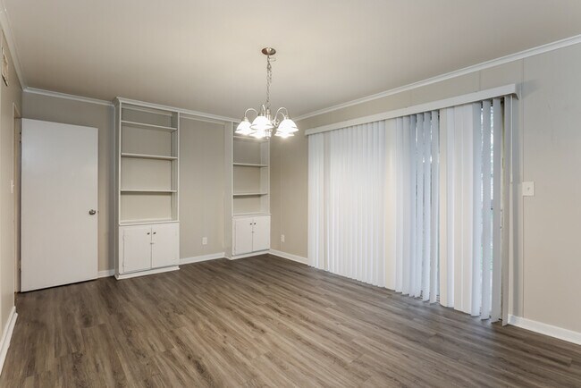 Foto del edificio - 5544 Wayneland Dr