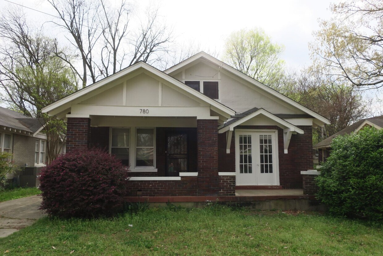 Primary Photo - CHARMING MIDTOWN BUNGALOW