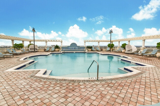 Photo - 511 SE 5 Ave Apartment