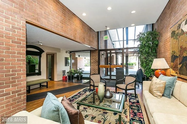 Foto del edificio - 111 Hamlet Hill Rd