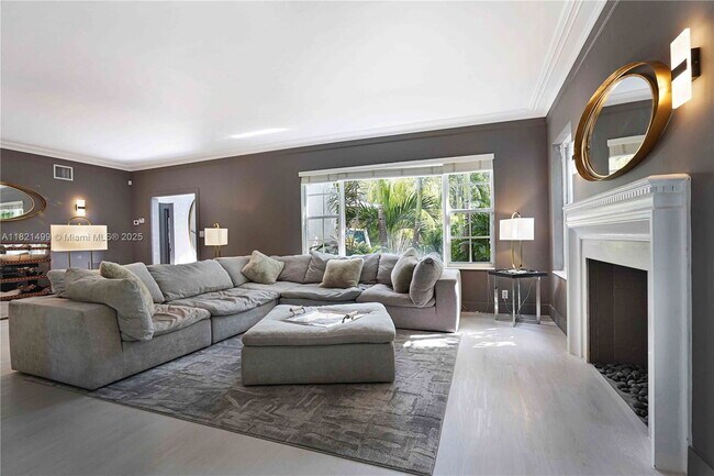 Foto del edificio - 5650 Pine Tree Dr