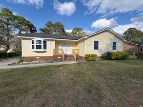 Building Photo - 207 Singletree Dr
