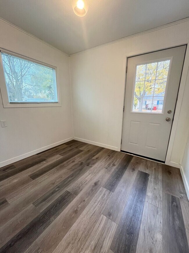 Foto del edificio - 4 Bed/1.5 Bath Rental Home in Central Sioux Falls!
