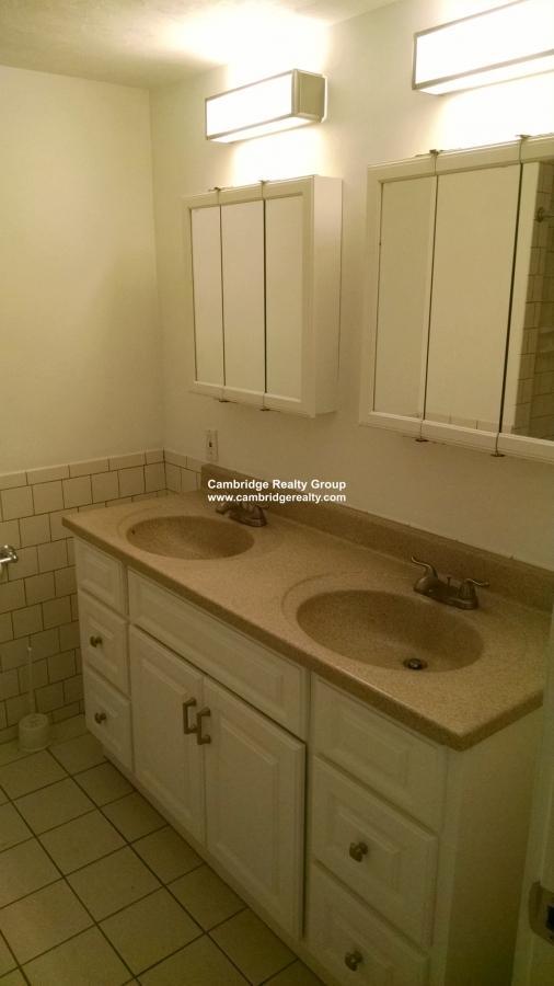 Building Photo - 3 bedroom in East Cambridge MA