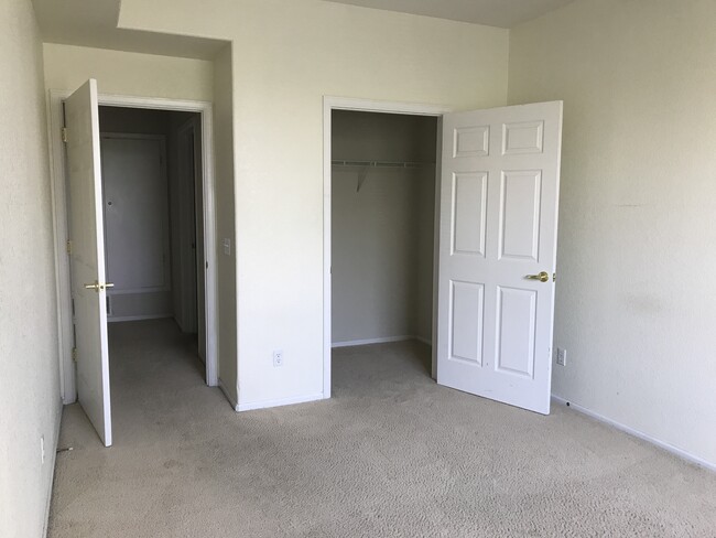 Building Photo - 22920 E Roxbury Dr