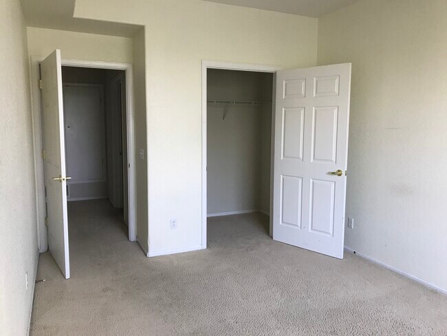 Foto del edificio - 22920 E Roxbury Dr