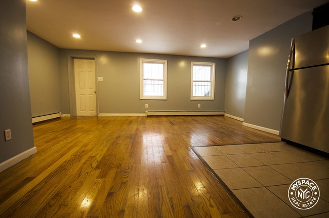 Building Photo - 332 Evergreen Ave