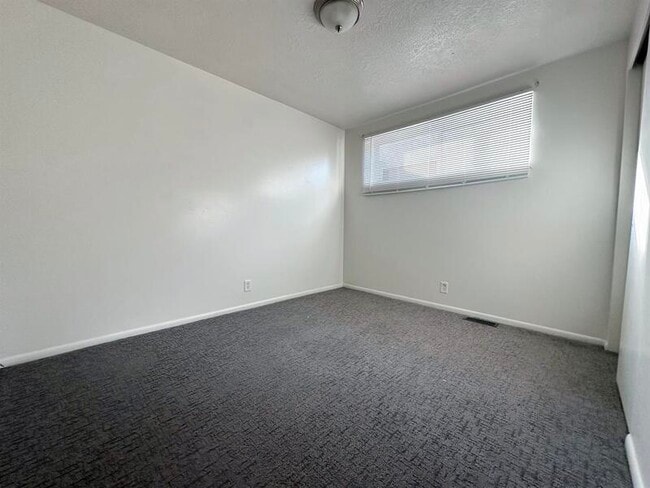 Building Photo - 305 S 100 E