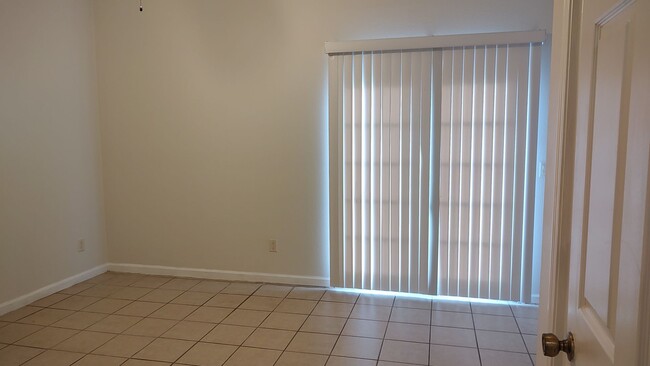 Building Photo - Cozy 1Bed/1Ba Unit Ideally Located & Withi...
