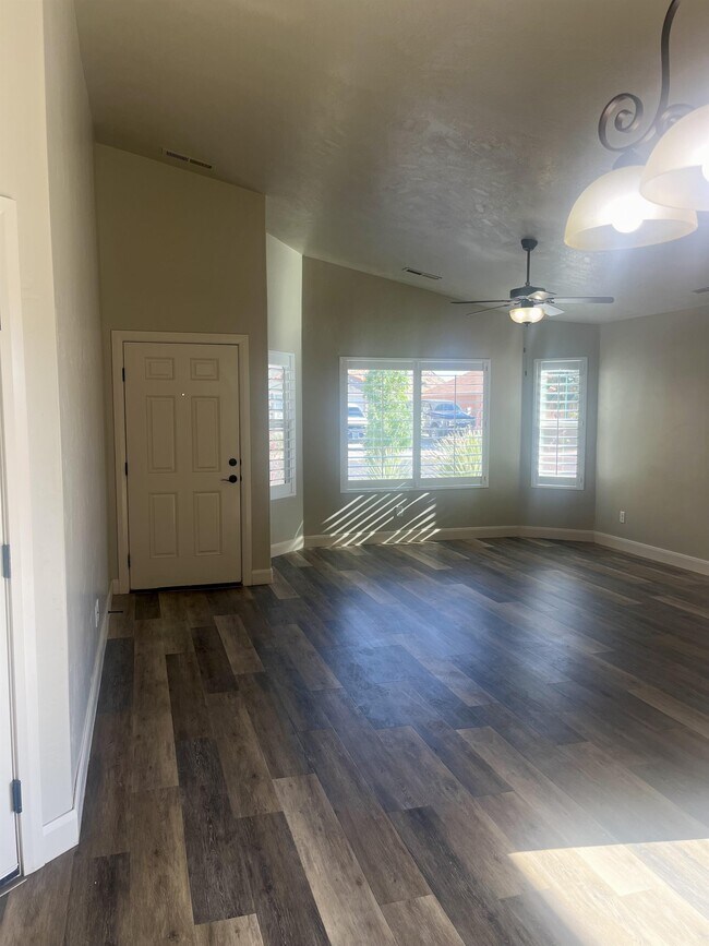 Foto del edificio - 662 W 2500 S