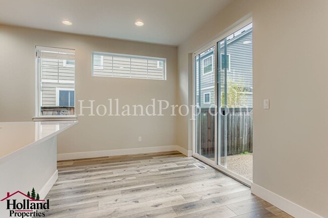 Building Photo - Modern 3-Bedroom Home in Desirable Hillsboro Community!