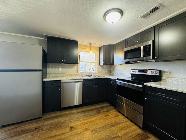 Building Photo - 48 Trinity Rd