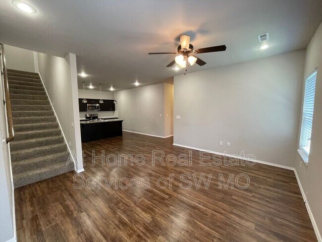 Building Photo - 648 S Landen Ave