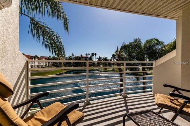 Building Photo - 6061 Bahia Del Mar Blvd S