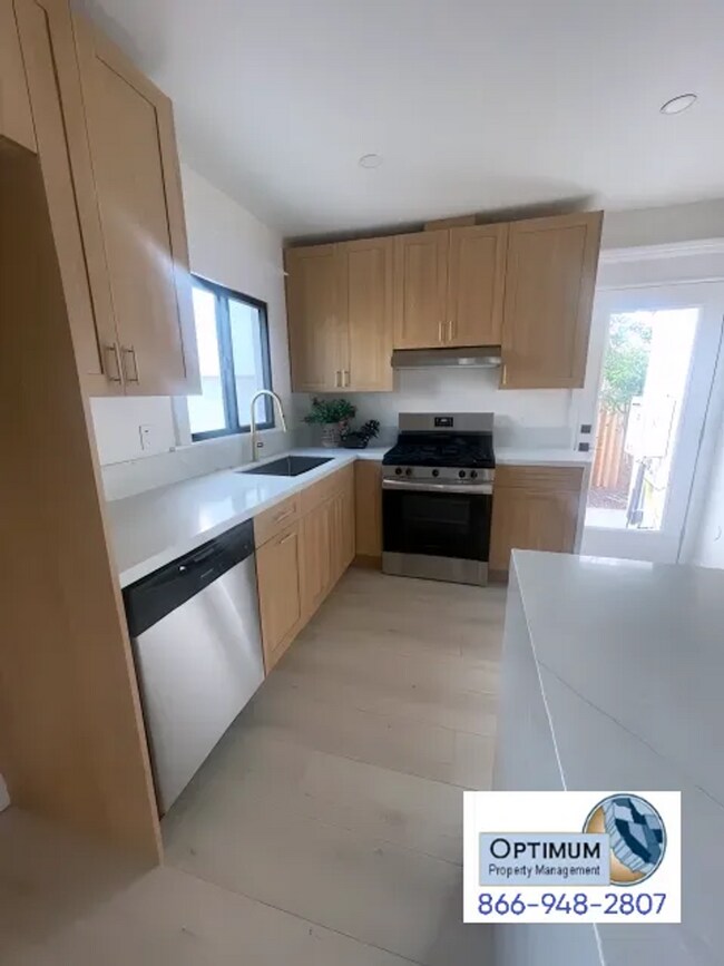 Foto del edificio - Fully Remodeled 2 Bed / 2 Bath Spanish Revival Bungalow – Historic N.W. Ontario