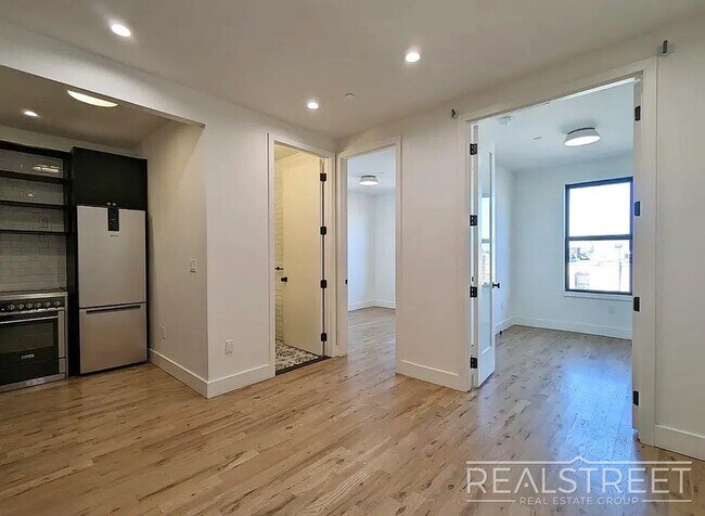 Foto del edificio - Brand New 3BR/2BA Duplex with Private Roof Terrace | Sunlit & Pet-Friendly