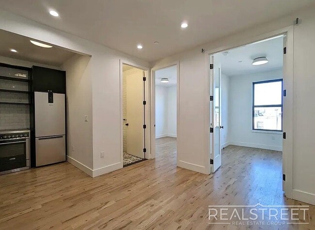 Building Photo - Brand New 3BR/2BA Duplex with Private Roof Terrace | Sunlit & Pet-Friendly