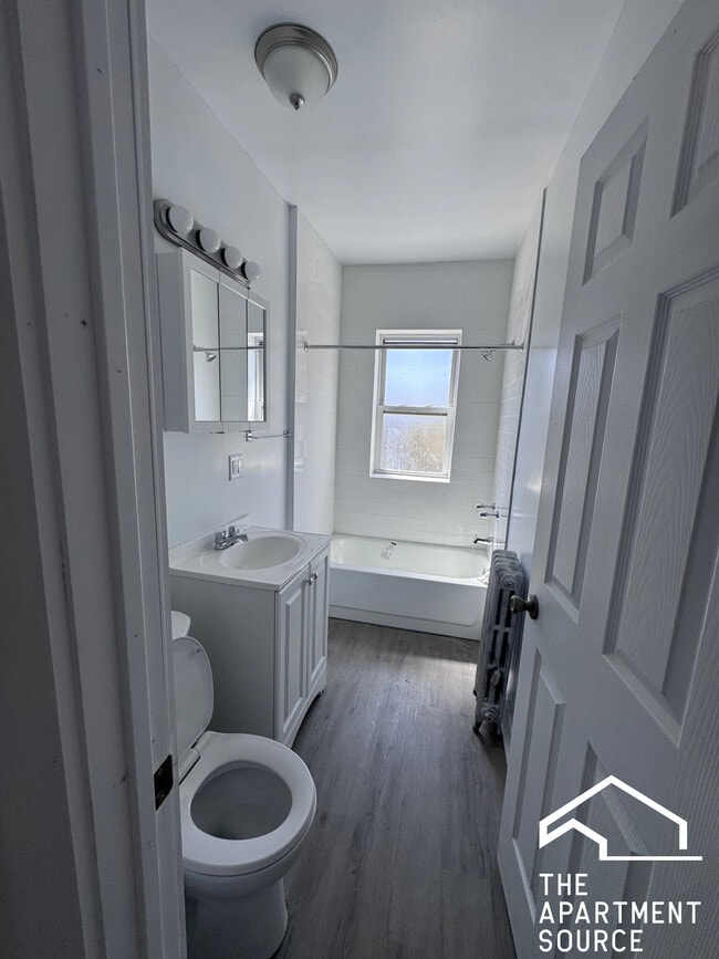 Building Photo - 6951 N Paulina St