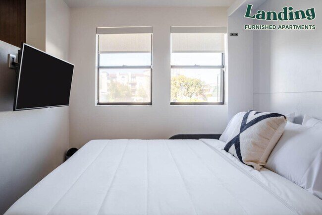 Foto del edificio - 11649 Mayfield Ave