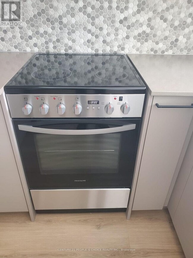 Building Photo - 10 Lagerfeld Dr