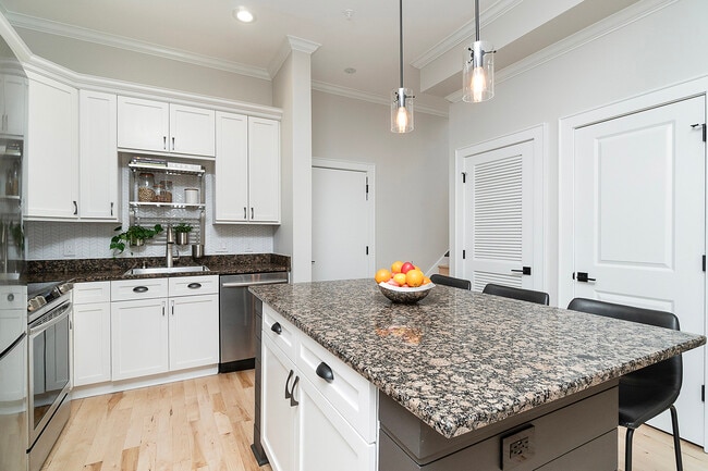 Building Photo - Poinsett Corners / Unit 110