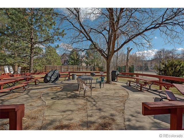 Foto del edificio - Great location off Leetsdale/Parker and Florida with lots of amenities such as pool, hot tub, clu...