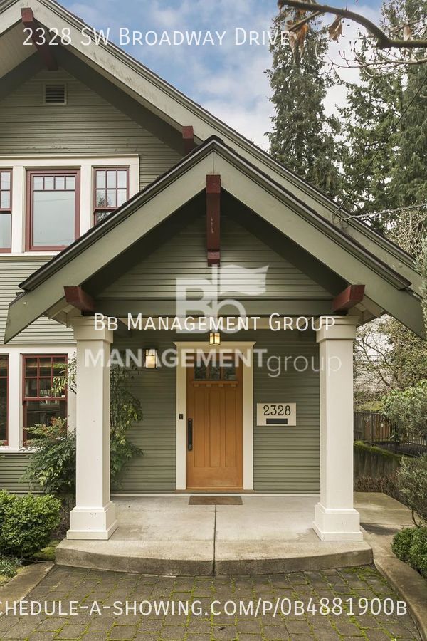 Foto del edificio - Stunning Historic Bungalow Just Minutes Fr...