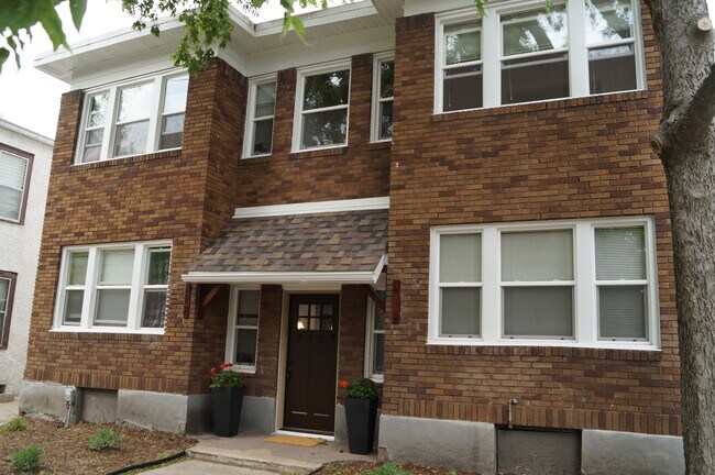 Building Photo - 712 West 32nd Street